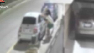FURTI AUTO CAMPANIA puglia molise indagati