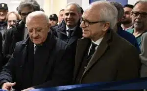 vincenzo de luca presenta robot logistica farmaco moscati avellino