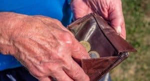 aumento pensione perde assegno inclusione portici anziano