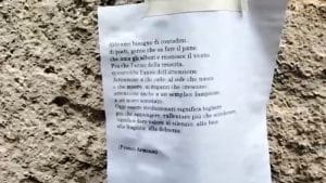 Poesie sui muri di Sant’Angelo a Fasanella: i vicoli del borgo diventano pagine di letteratura