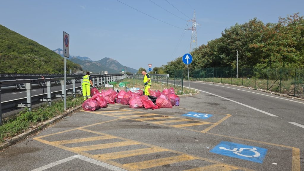 polla autostrada rifiuti