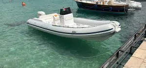 Capri ferito elica gommone