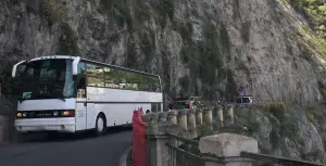 Autobus sovraffollati Costiera Amalfitana