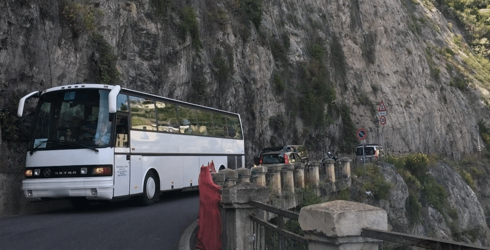 Autobus sovraffollati Costiera Amalfitana