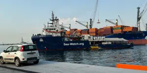 Salerno migranti vaiolo scimmie