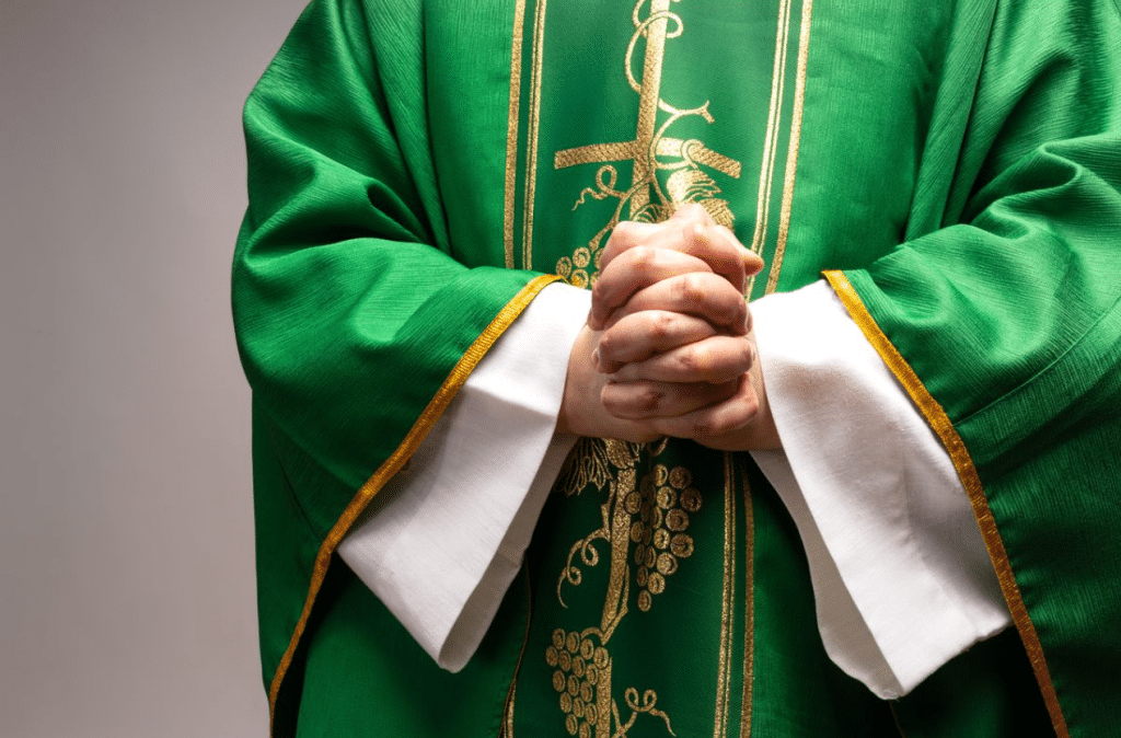 Nola falsi sacerdoti