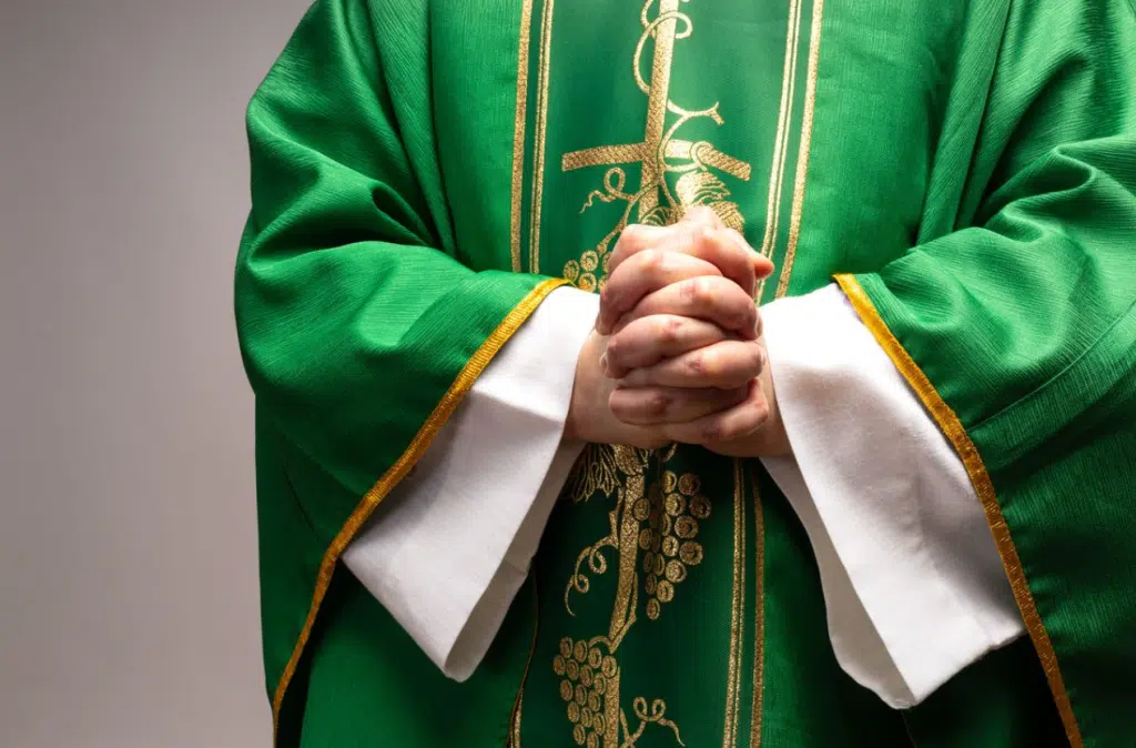 Nola falsi sacerdoti