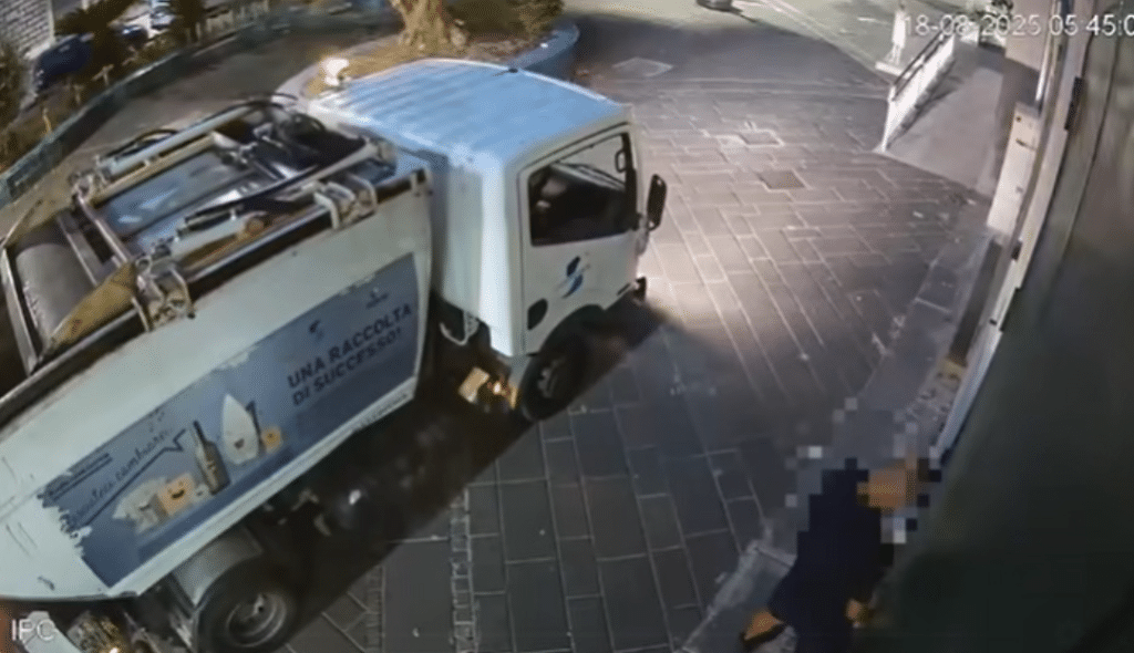 Salerno Pulita urinato strada