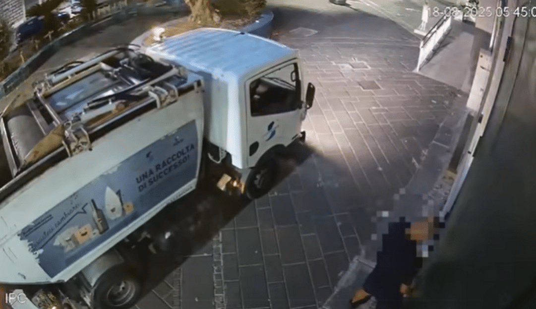 Salerno Pulita urinato strada