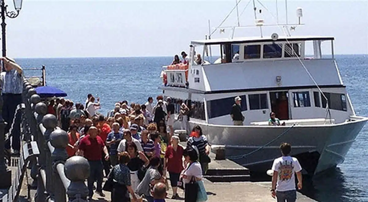 maltempo sospesi collegamenti via mare salerno costiera amalfitana