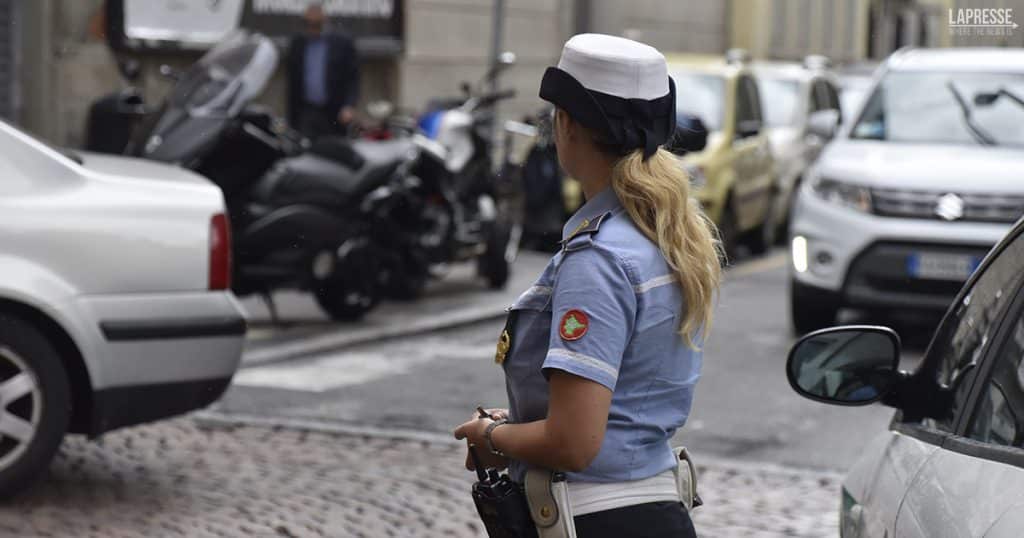 cetara vigilessa paga carro gru recuperate medicine salvavita bimba