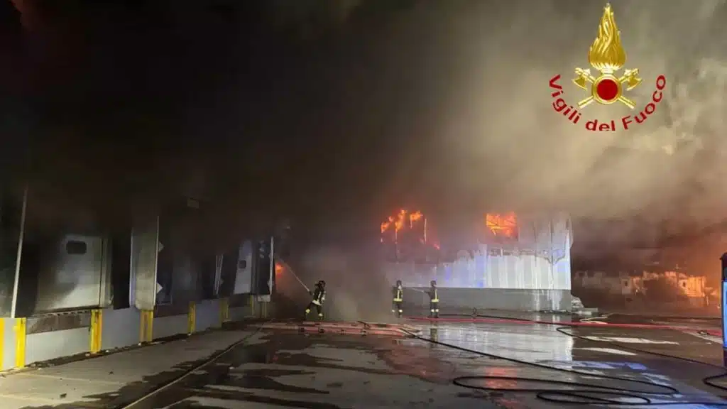 incendio pontecagnano faiano ordinanza bonifica sindaco