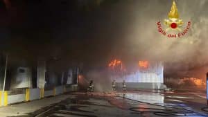 incendio pontecagnano faiano ordinanza bonifica sindaco