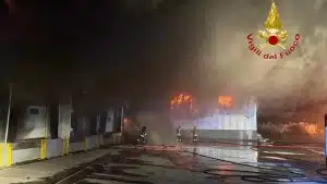 incendio pontecagnano faiano ordinanza bonifica sindaco