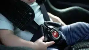 vairano scalo neonato intrappolato auto