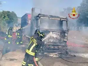 incendio camion sicignano potenza
