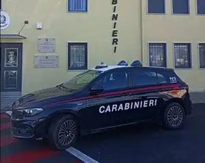 pagani tentato furto negozio elettrodomestici fumogeno