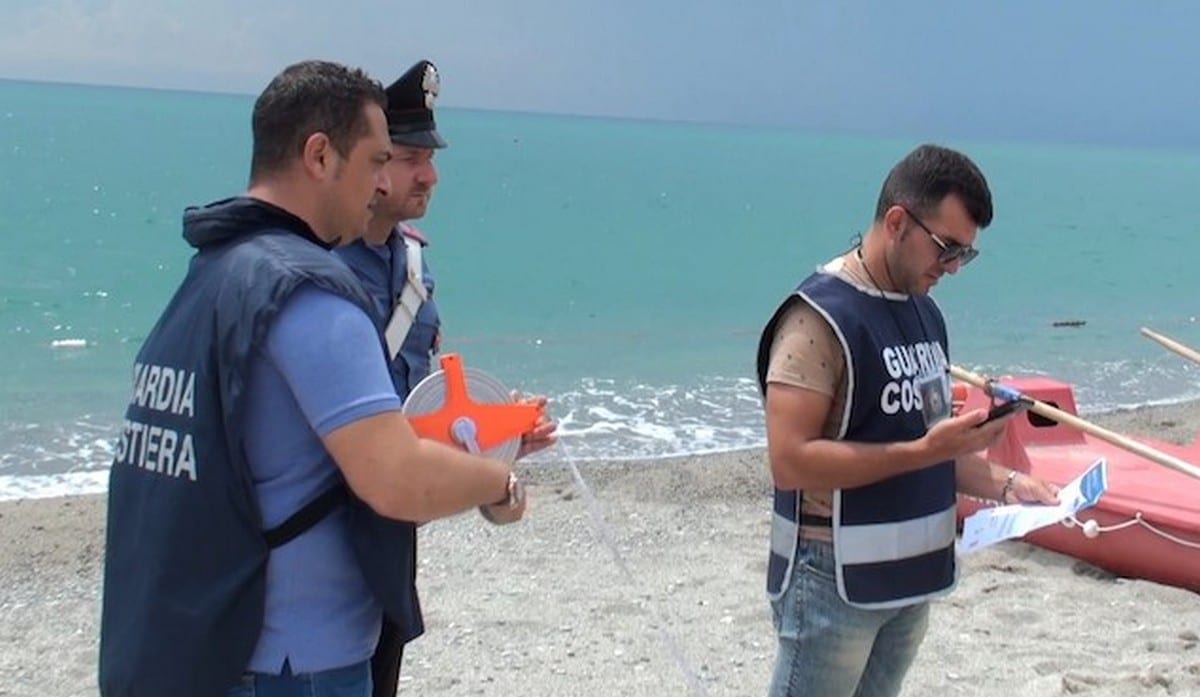 montecorice sequestro ombrelloni sdraio 7 agosto