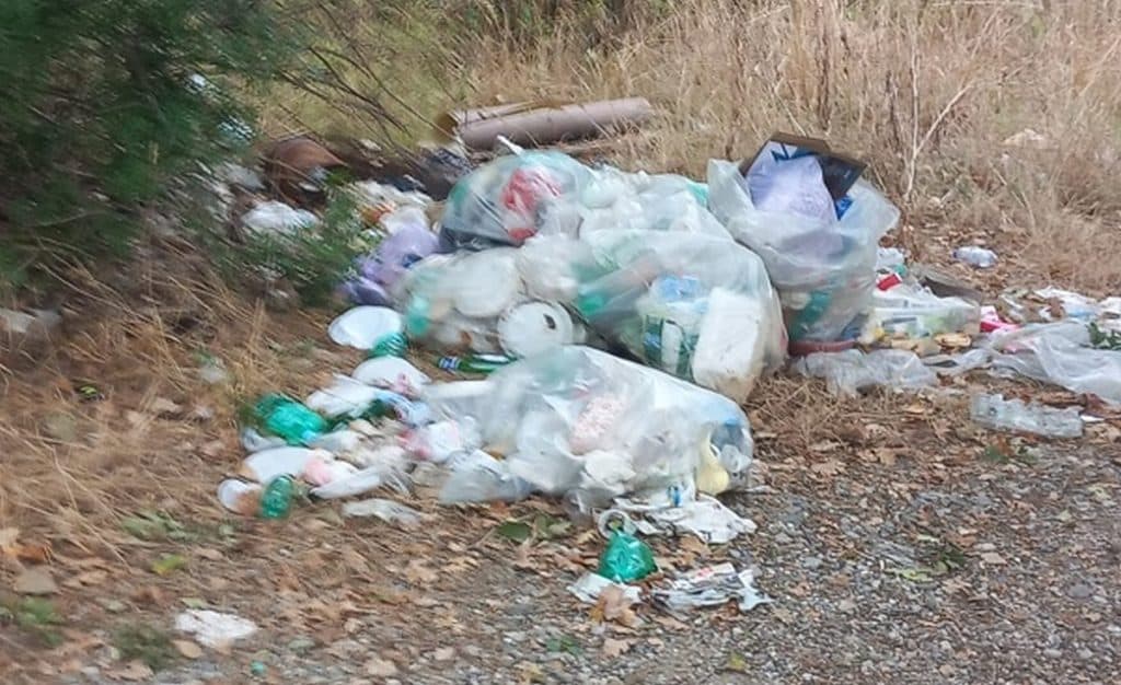 postiglione rifiuti abbandonati area pic-nic