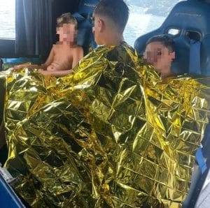 Vietri salvataggio bambini SUP