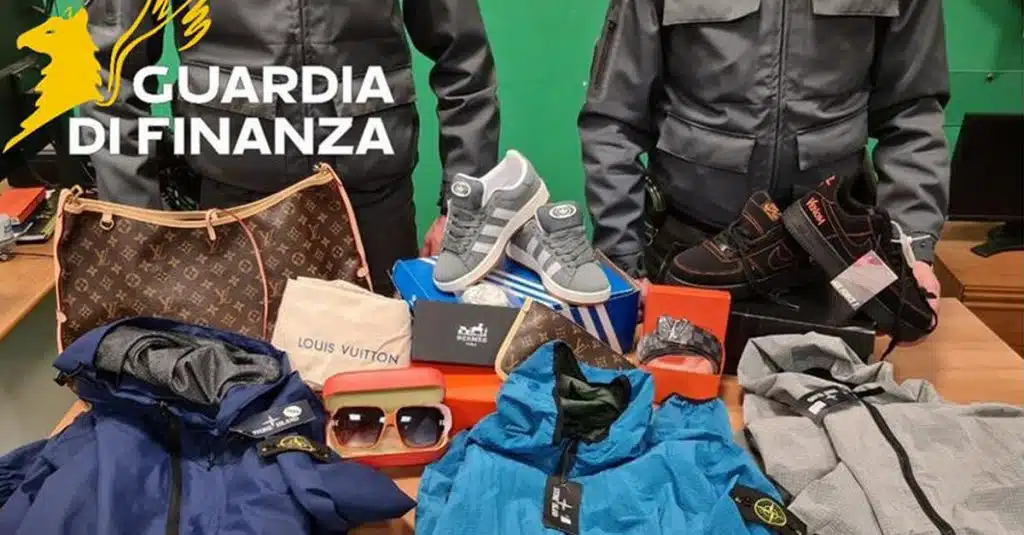 salerno maxi sequestro articoli contraffatti 6 agosto