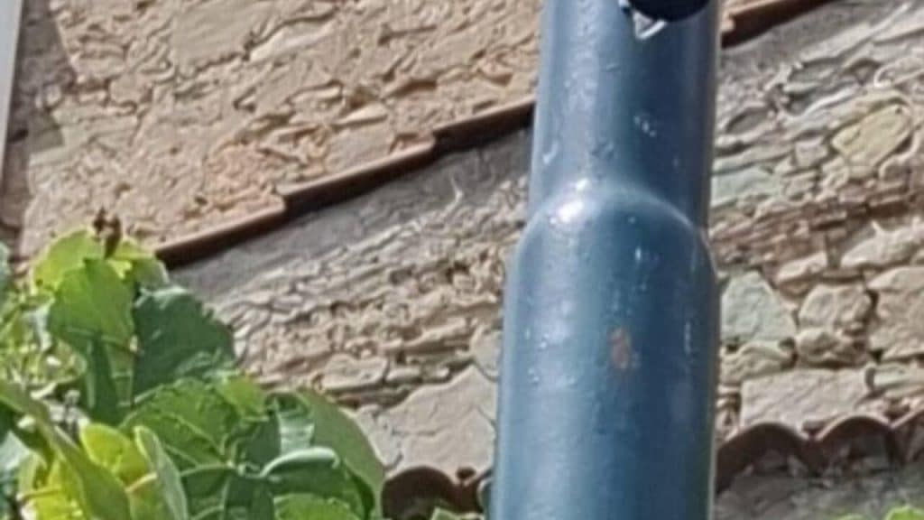 abbandono rifiuti montano antilia fotocamere sistema fotovoltaico