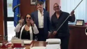 Consiglio regionale Campania visita rita de crescenzo polemiche