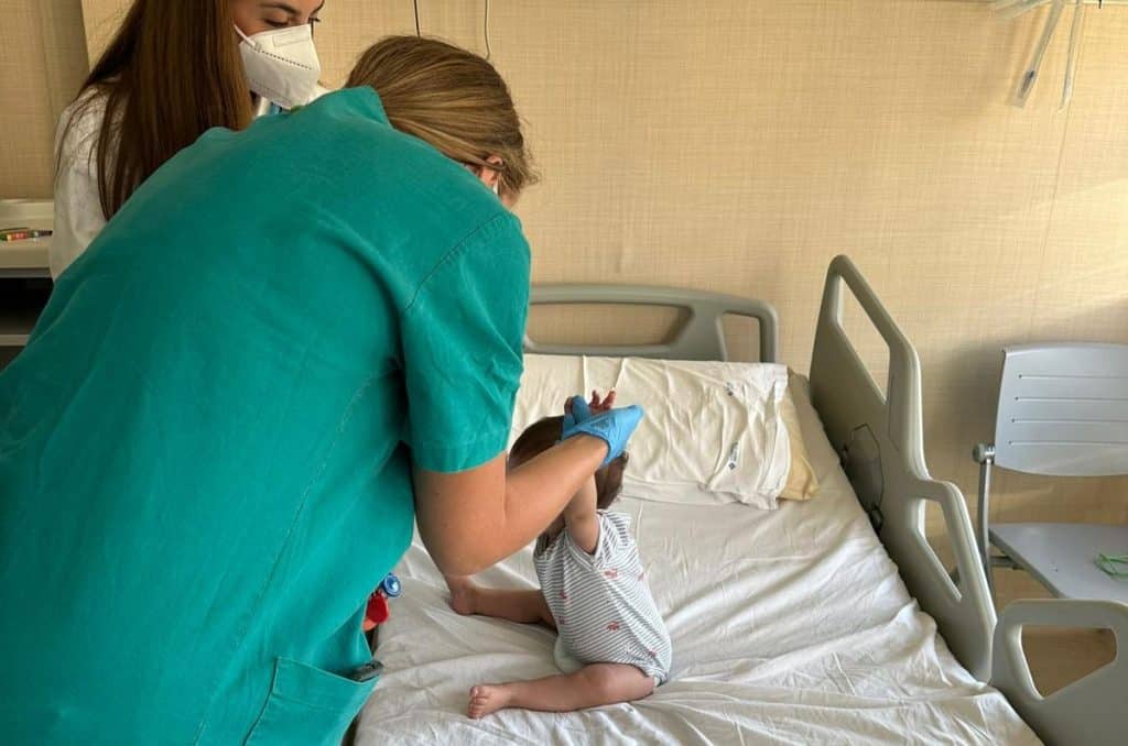 Napoli, il piccolo Zakaria arriva da Gaza per essere curato al Santobono
