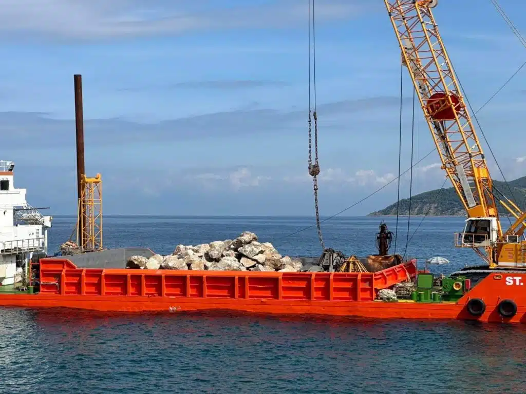 Castellabate, ripresi i lavori al porto di San Marco: nuova protezione contro le mareggiate