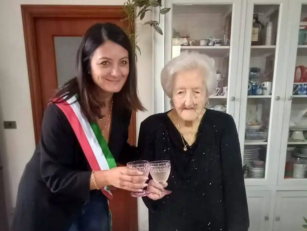 San Cipriano Picentino festeggia i 106 anni della signora Anna D’Ascoli