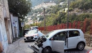 Vietri sul Mare, auto con tre passeggeri coinvolta in incidente: rilievi in corso