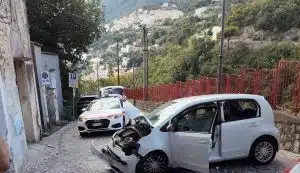 Vietri sul Mare, auto con tre passeggeri coinvolta in incidente: rilievi in corso