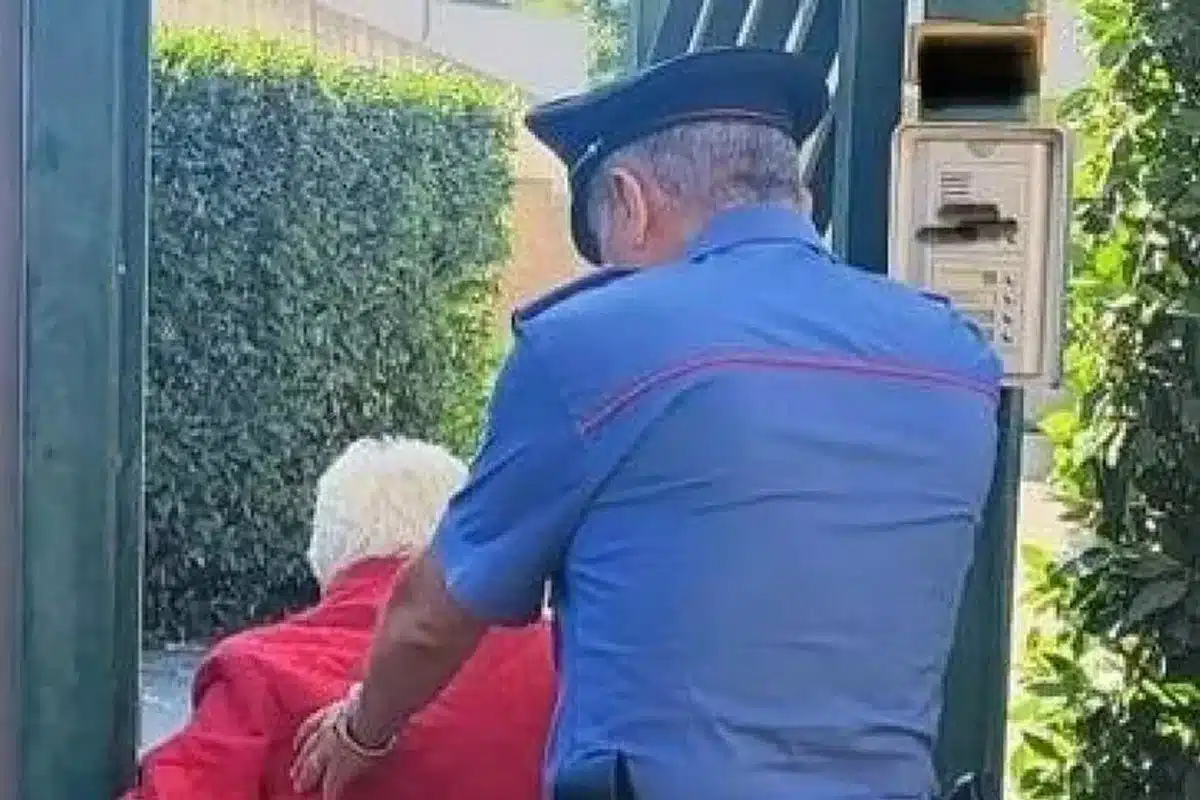 Caserta, anziana smarrita dopo la denuncia per i documenti: soccorsa dai Carabinieri