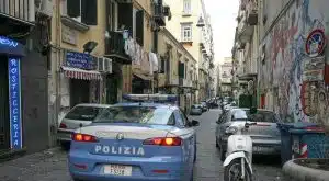 napoli accoltellato sigaretta negata