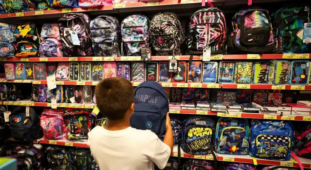 zaini scuola più richiesti tendenza 2025 geolier napoli
