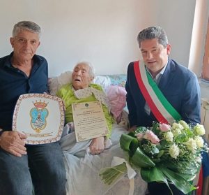 Roccagloriosa compleanno Giovannina Valiante
