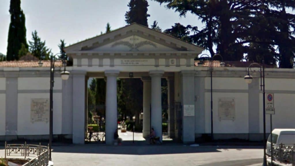 furto nocera inferiore cimitero gazebo fiori