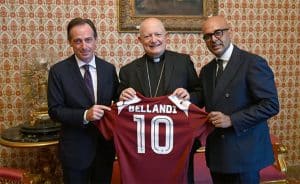 salernitana san matteo maglia donata arcivescovo bellandi