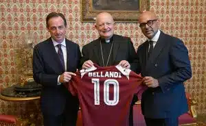 salernitana san matteo maglia donata arcivescovo bellandi