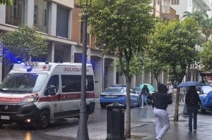 salerno ubriaco minaccia passanti fermato polizia