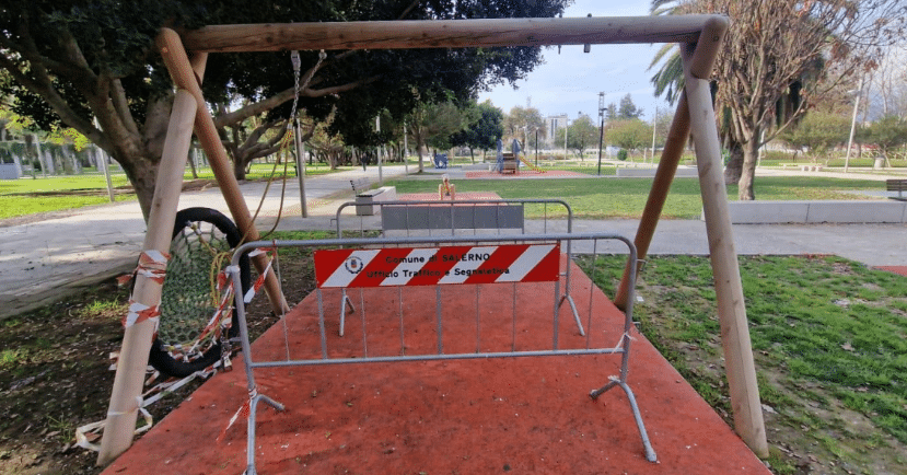 atti vandalici parco mercatello salerno