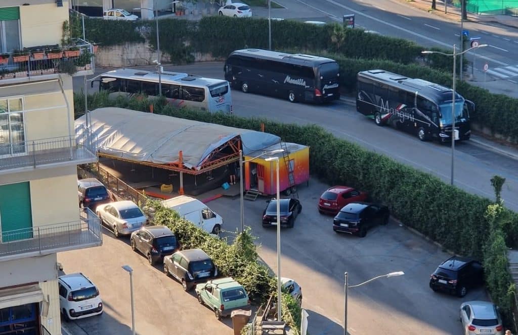 Salerno, proteste dei residenti per le giostre al Parcheggio Carella: “Rumori, caos e posti auto eliminati”