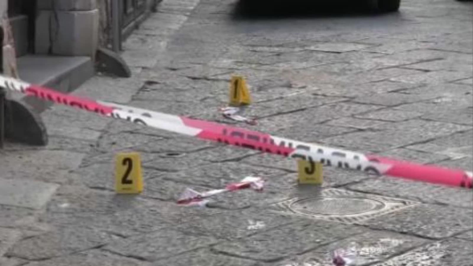 Sparatoria nel centro storico di Salerno: tre uomini si costituiscono dopo la spedizione punitiva