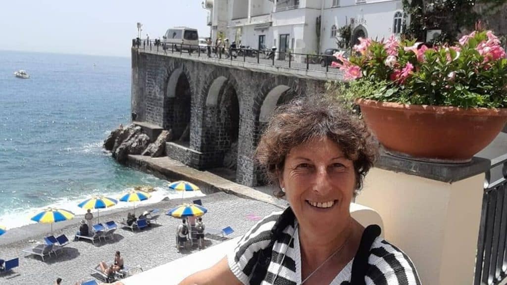 Angri, educatrice salva i bambini dallo scuolabus ribaltato in Friuli Venezia Giulia