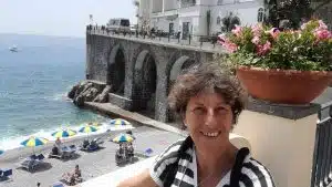 Angri, educatrice salva i bambini dallo scuolabus ribaltato in Friuli Venezia Giulia