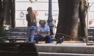 salerno-senza-fissa-dimora-nonostante-lespulsione-torna-in-piazza-san-francesco