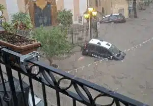 Maltempo in Campania: nubifragi e allagamenti su Ischia e Procida, strade trasformate in fiumi