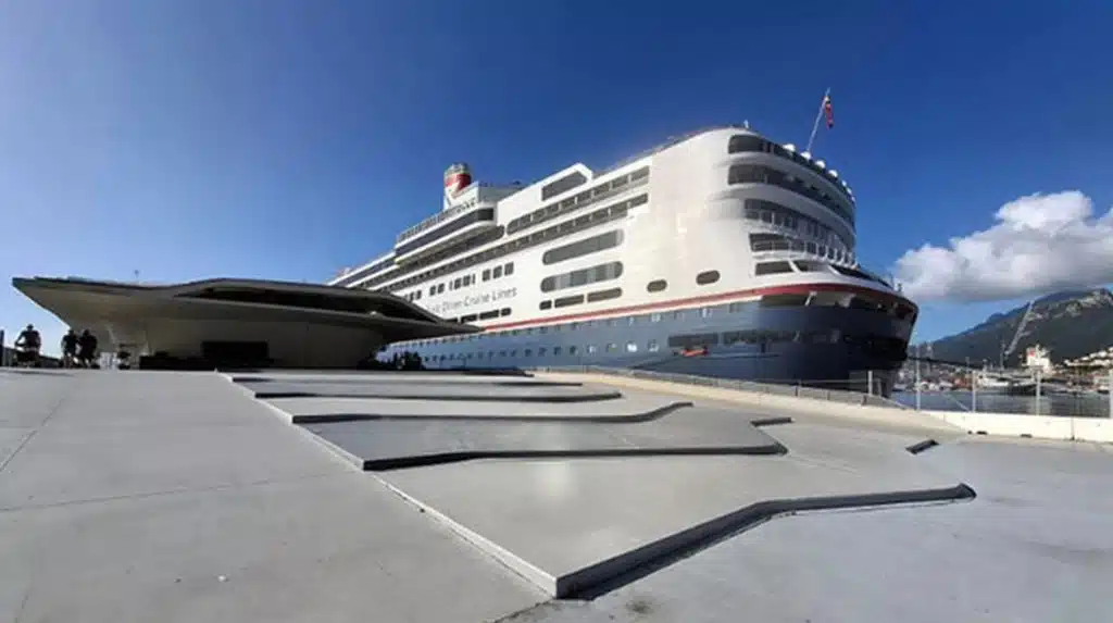 salerno attraccata crociera borealis 3 settembre