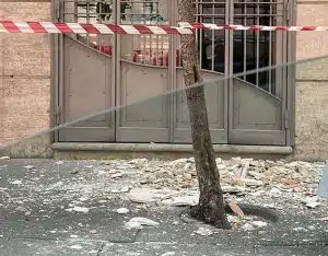 incidente ravello camion urta balcone danni