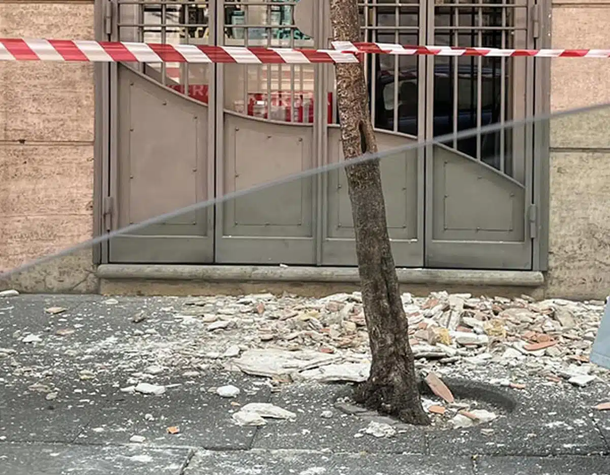 incidente ravello camion urta balcone danni